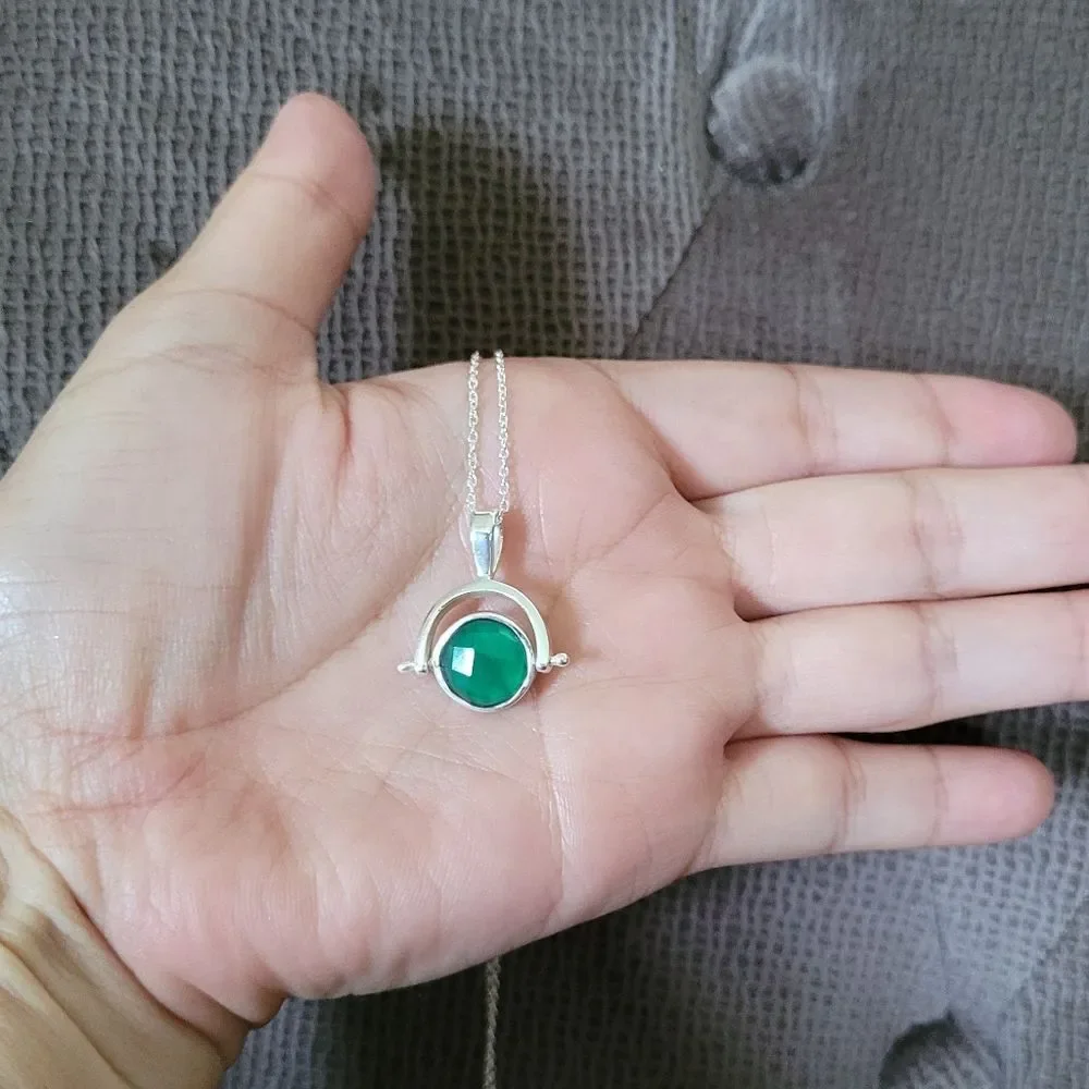 Shivam Rotating Disc💿 Pendant Necklace - NWT